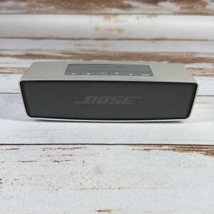 Bose SoundLink Mini Bluetooth Speaker Silver No Charging Cradle Scuffed